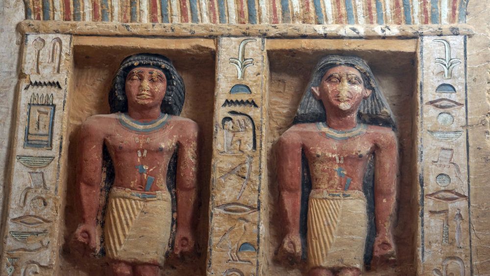 Estatuas en una tumba de 4.400 años recién hallada en Saqqara, Egipto. Foto: RT