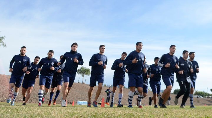 El Azul arrancó con las ilusiones renovadas de cara a la próxima temporada del Nacional B. Fotos: Maximiliano Ríos/UNO.