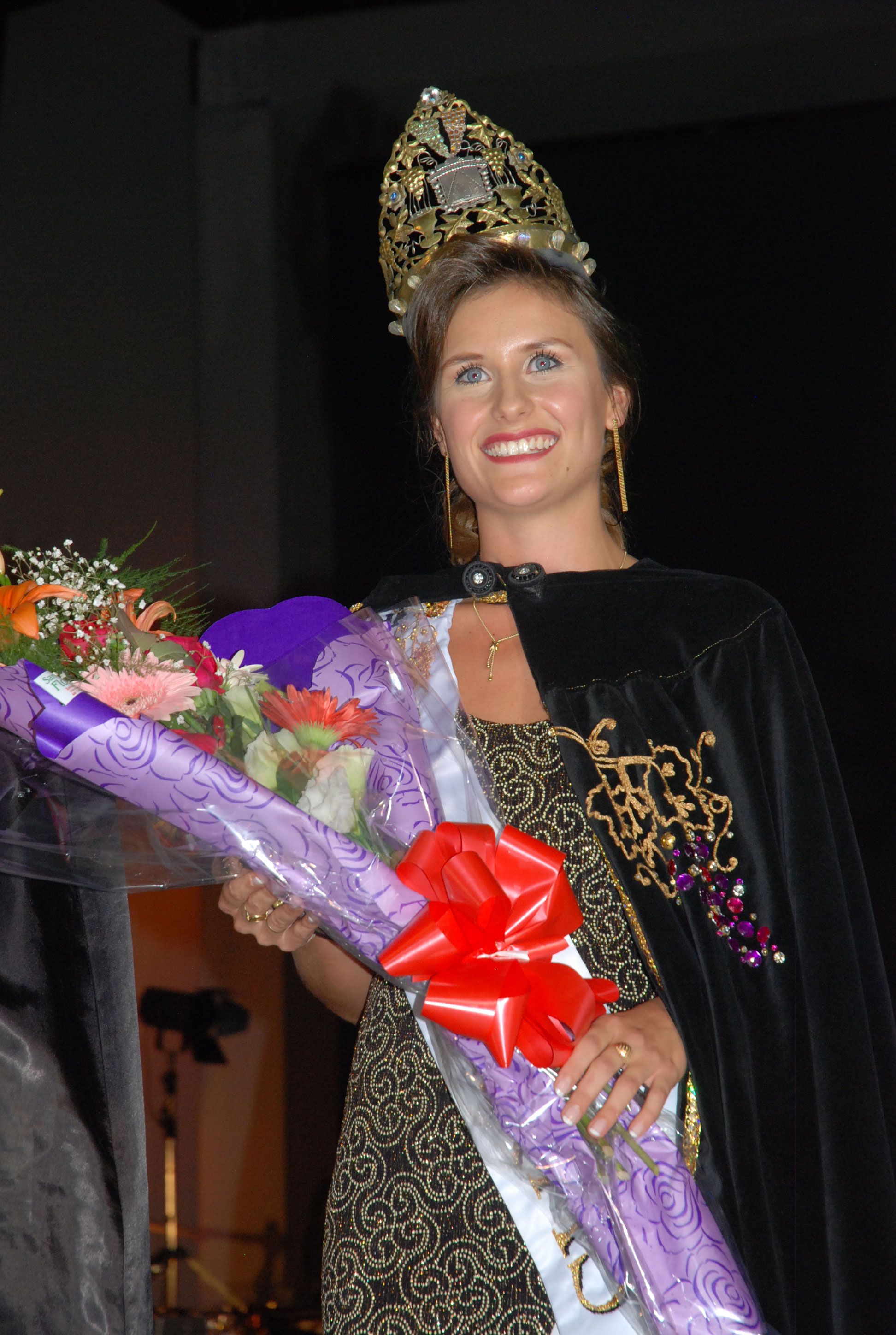 El 31 de enero de este año y con 40 votos fue elegida reina de Las Heras. Representó al distrito El Zapallar en el espectáculo Las Heras contando historias.
