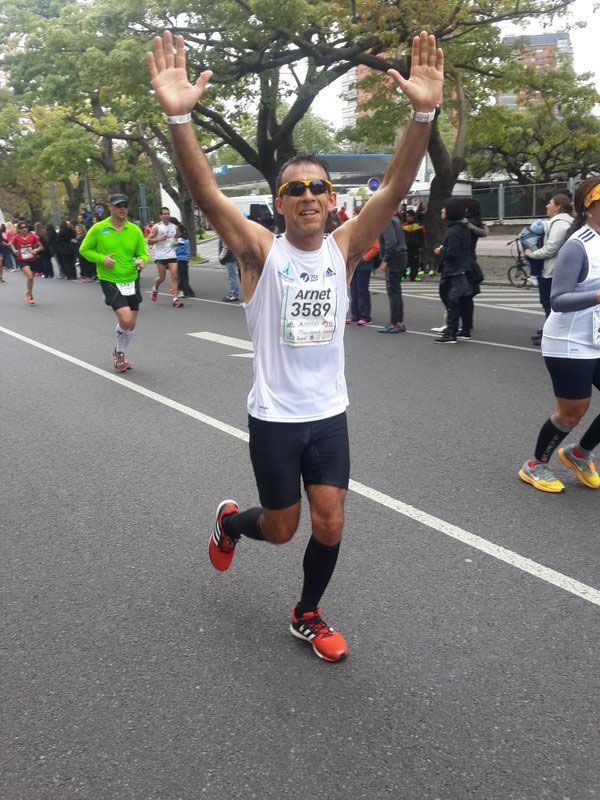 Feliz. Terminando una maratón.