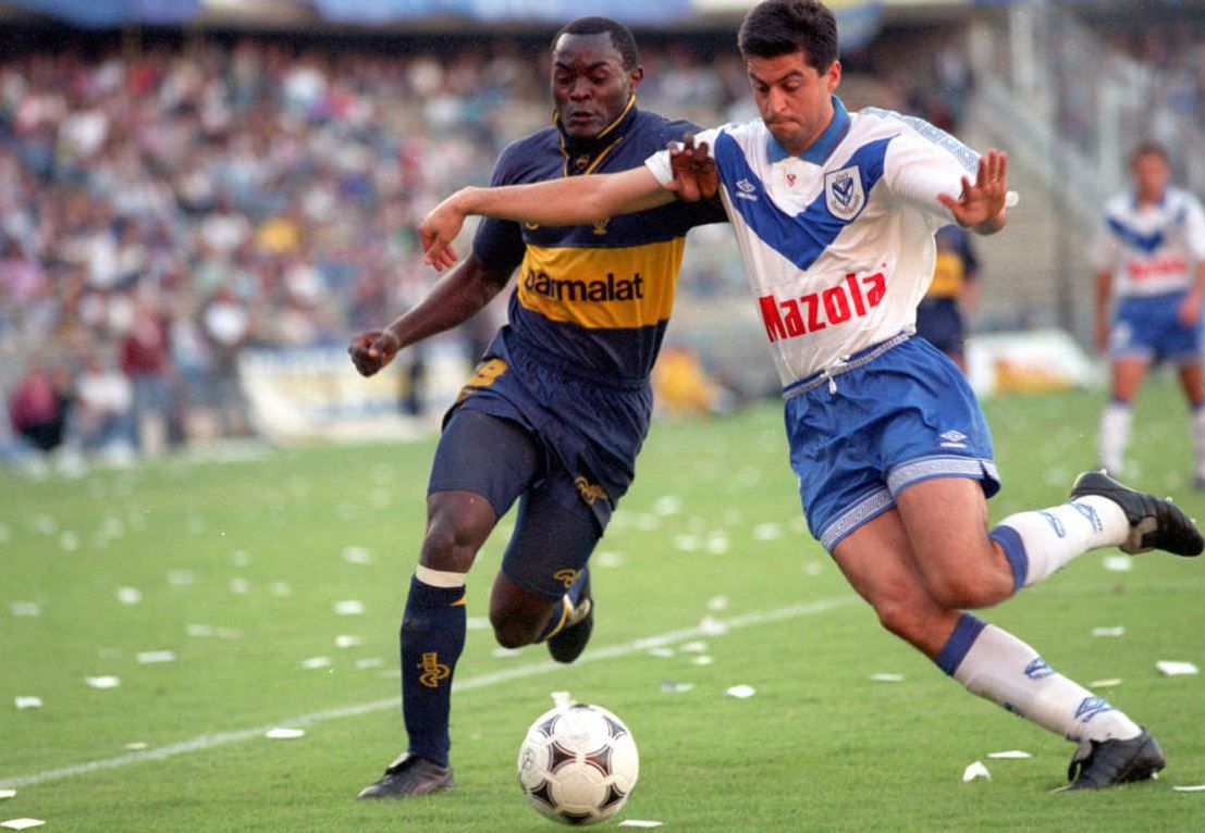 Alponse Tchami, el delantero camerunés que llegó a Boca en 1995. Se quedó dos años.