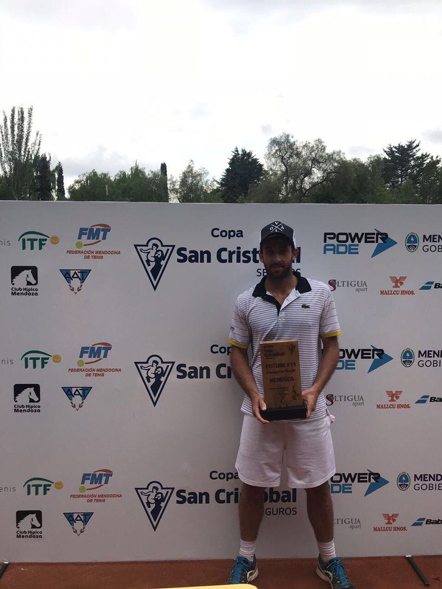 El uruguayo Cuevas, dueño del Futures mendocino  Desde que arrancó la semana, Martín Cuevas fue uno de los tenistas que mejor juego mostraron. A medida que fueron pasando las rondas, se fue consolidando no solo en los resultados, y lo ratificó en la final.  El uruguayo, 355 del ranking mundial y cuarto favorito del certamen, se quedó con el Futures 11 de Mendoza, tras superar en la definición a Hernán Casanova (322) por 6-4 y 6-2, en 61 minutos de juego, para sumar un&nbsp; nuevo trofeo a sus vitrinas.