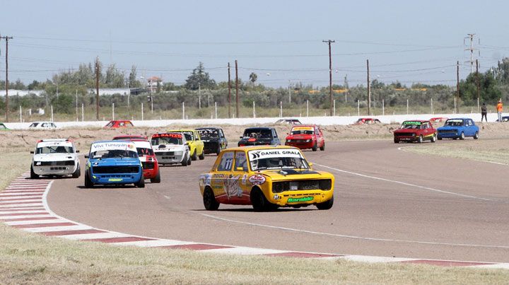El bólido amarillo. Sette se llevó un triunfo indiscutido con su Fiat 128. (Gentileza Ale Torres).