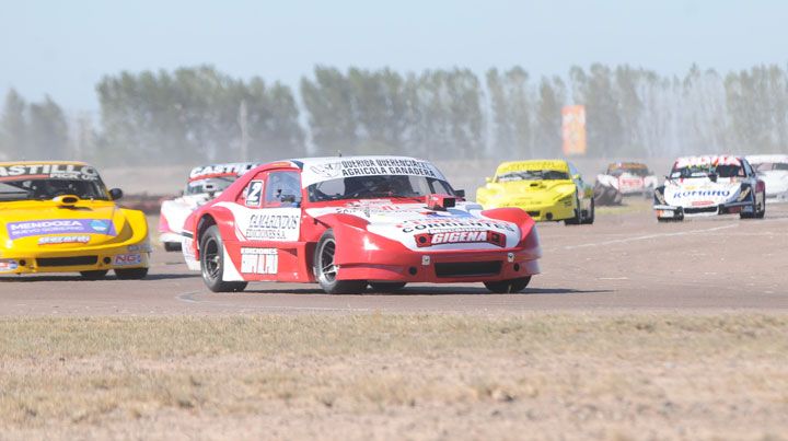Muy felices. Así terminaron Secchi y el equipo Gigena tras imponerse con la Chevy.
