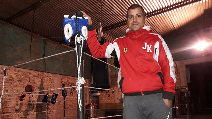 El Tatú. El ex olímpico Daniel Eduardo Brizuela en su nueva faceta boxística: la de entrenador. (Raúl Adriazola/UNO).