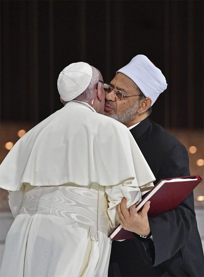 La Foto Del Beso Del Papa Que Dio La Vuelta Al Mundo