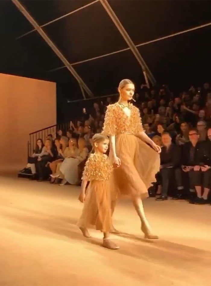 Francesca, la hija de Wanda Nara y Mauro Icardi, debutó como modelo en el  Fashion Week de Milán