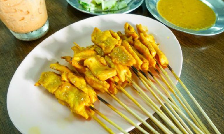 Satay de pollo: una receta deliciosa y muy popular en Asia