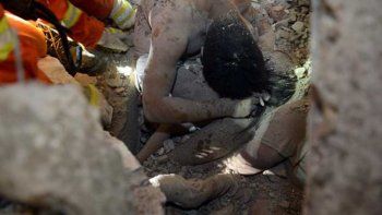 El gesto heroico de un padre antes de morir: impidió que su hija fuera aplastada en un derrumbe