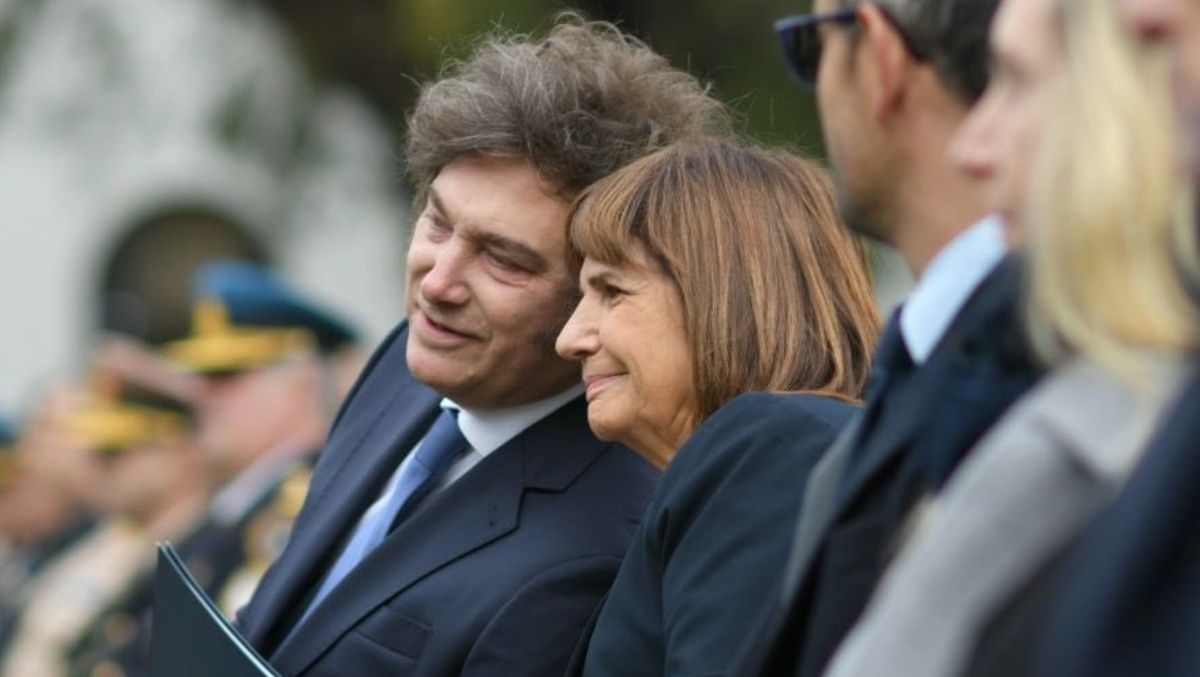 Bullrich queda muy bien posicionada para acompañar a Milei si se da el Javo 2027. El obstáculo: la falta de equilibrio federal en la fórmula. Bullrich queda muy bien posicionada para acompañar a Milei si se da el Javo 2027. El obstáculo: la falta de equilibrio federal en la fórmula.