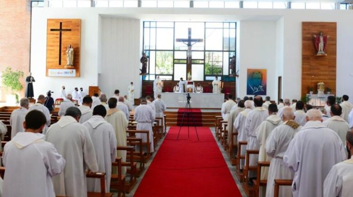La misa crismal ofrecida por Monseñor Colombo.