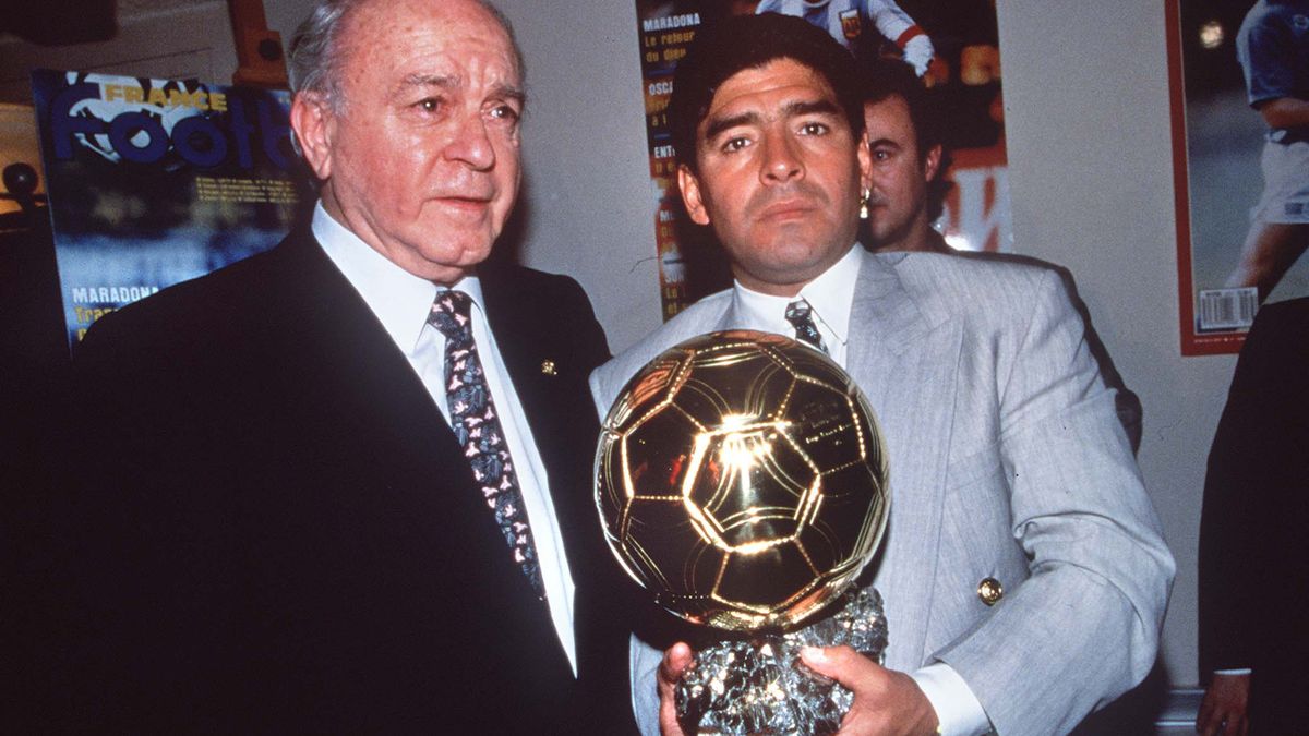 El Balón de Oro del '86 fue el primero que ganó Diego Armando Maradona. El Balón de Oro del '86 fue el primero que ganó Diego Armando Maradona.