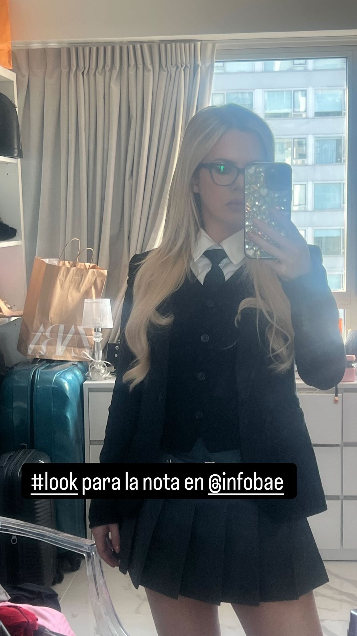 Alejandra Maglietti es la reina de la mini colegiala XS en clave Gossip Girl y anticipa la primavera.