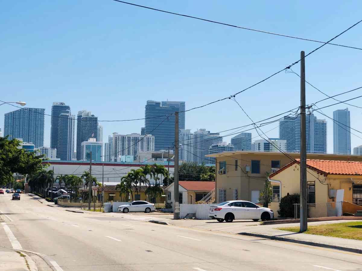 Si tiene un cambio de dirección, número de teléfono, ingresos o tamaño de familia, debe notificarnos dentro de los 10 días hábiles posteriores al cambio. Si tiene un cambio de dirección, número de teléfono, ingresos o tamaño de familia, debe notificarnos dentro de los 10 días hábiles posteriores al cambio.