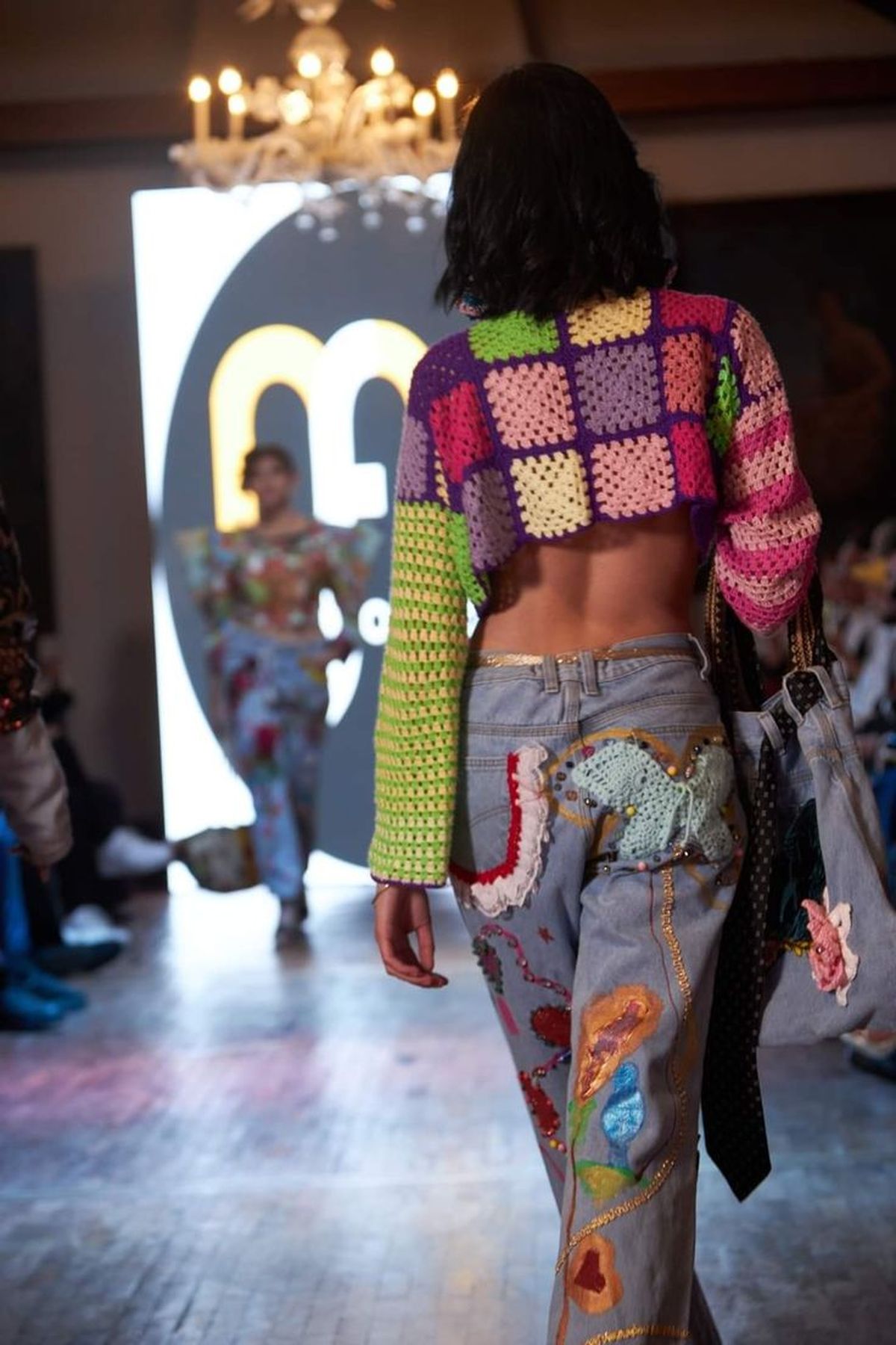 Reutilizar las prendas son parte de las tendencias de la moda. Reutilizar las prendas son parte de las tendencias de la moda.