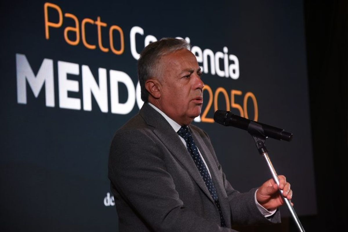 El gobernador Alfredo Cornejo destacó la Constitución de Mendoza. El gobernador Alfredo Cornejo destacó la Constitución de Mendoza.