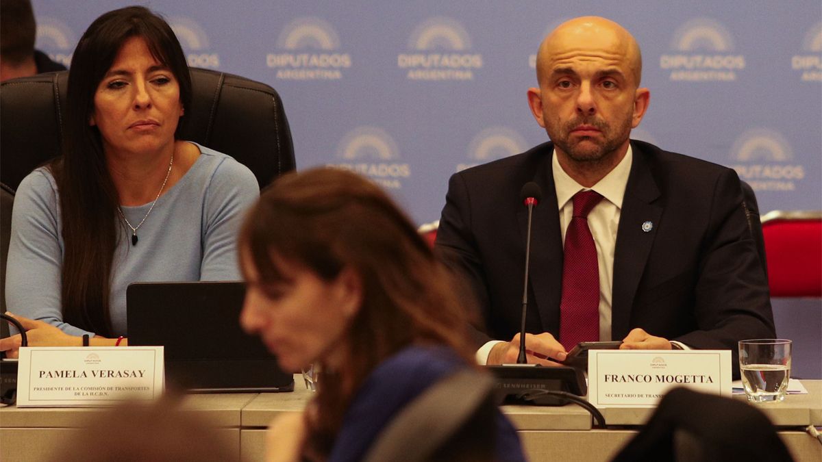 La diputada Pamela Verasay junto al secretario de Transporte, Franco Mogetta. La diputada Pamela Verasay junto al secretario de Transporte, Franco Mogetta.