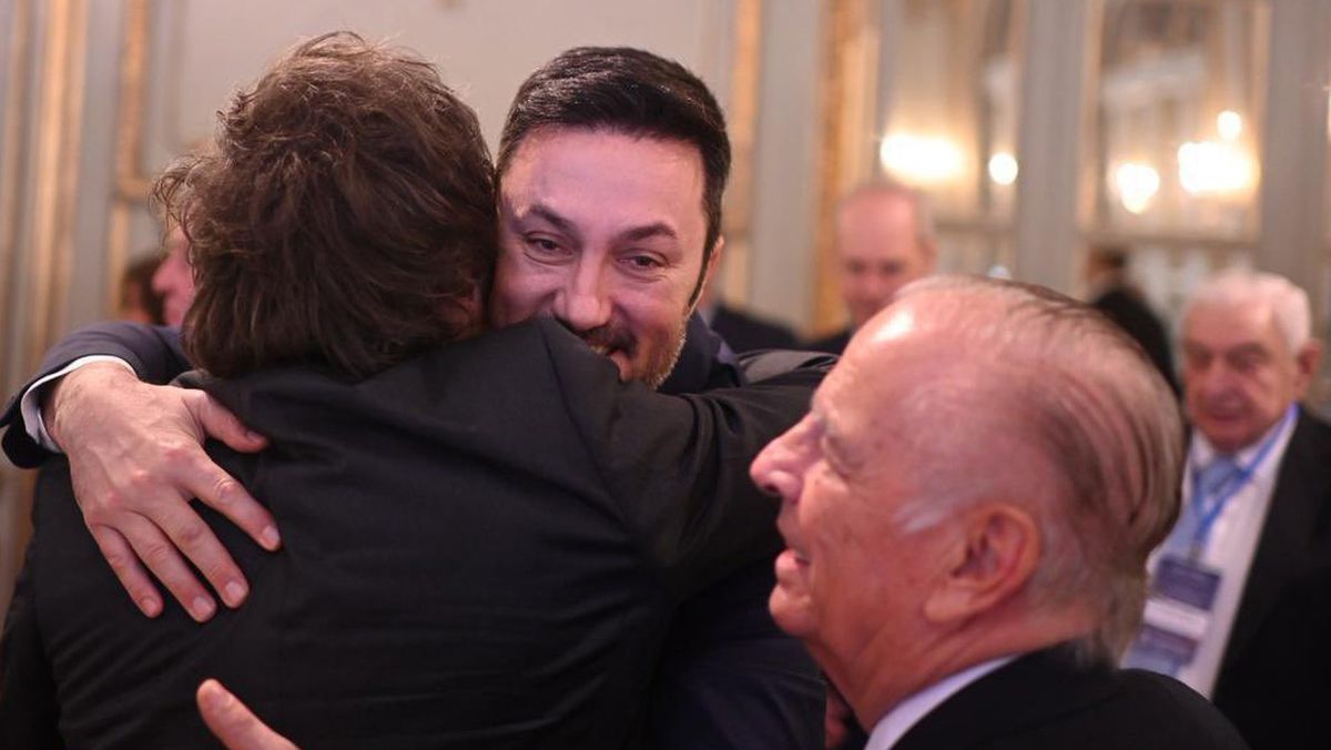 Abrazo efusivo. Javier Milei con Luis Petri.