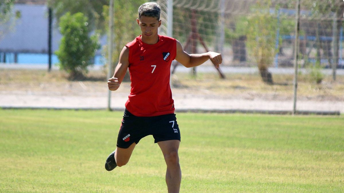 Agustín Manzur es un jugador fundamental en el Deportivo Maipú. Agustín Manzur es un jugador fundamental en el Deportivo Maipú.