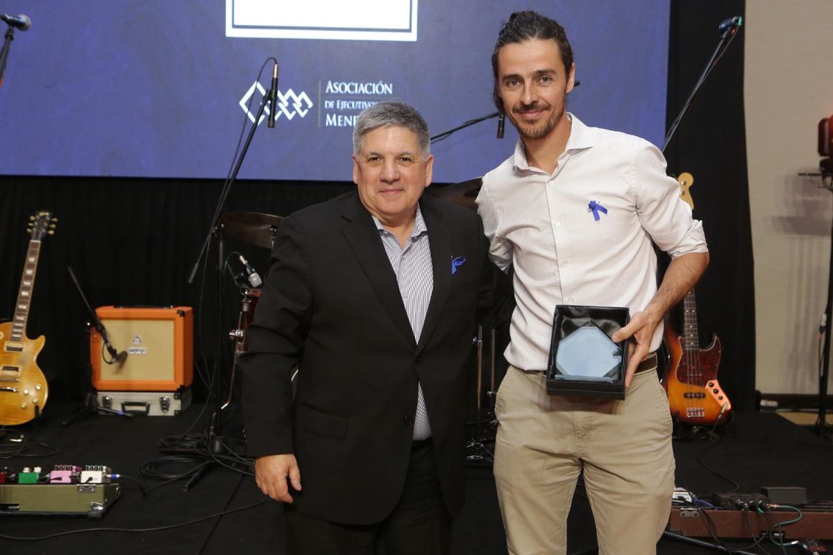 David Soriano de Energe recibió el premio en la categoría Empresa de energías limpias