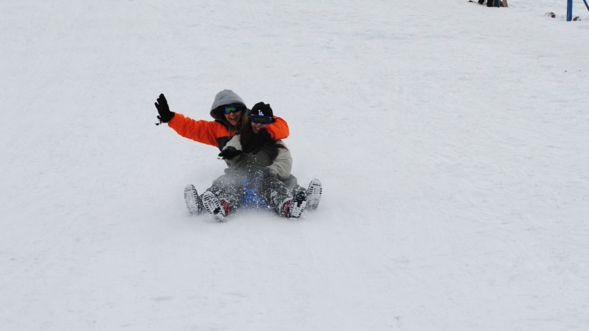 Los Puquios reabre este fin de semana, pero solo el sector de trineos. Los Puquios reabre este fin de semana, pero solo el sector de trineos.