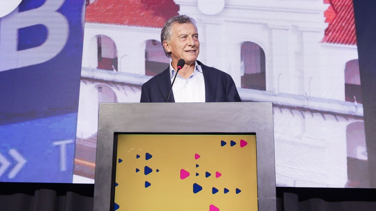 Mauricio Macri usó metáforas para hablar de la situación del país como un barco que puede hundirse y que hay que hacer algo a tiempo. Mauricio Macri usó metáforas para hablar de la situación del país como un barco que puede hundirse y que hay que hacer algo a tiempo.