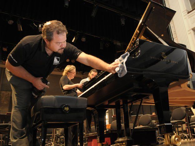 Repararon el piano del Teatro