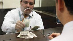El dólar marcó un nuevo récord y en Mendoza cerró a $18