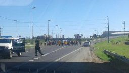 Un piquete por el paro interrumpe el ingreso a la autopista Rosario-Buenos Aires