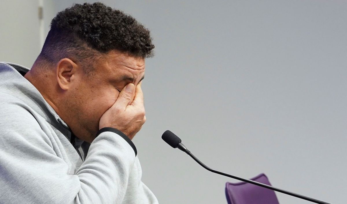 Los hinchas quieren que Ronaldo venda el club.