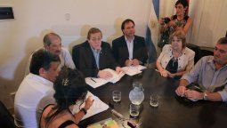 Los gremios docentes volvieron a rechazar el 15% de aumento ofrecido por el Gobierno y evalúan acciones