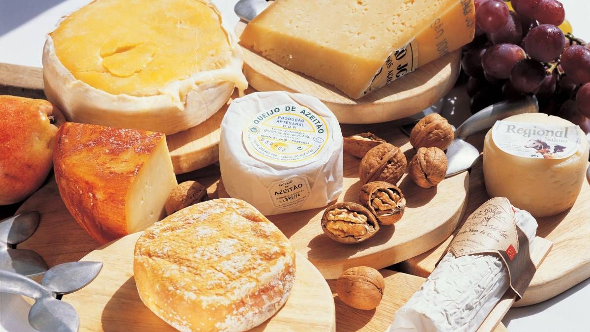 Respira hondo al conocer cuáles son los tipos de queso que ayudan a bajar de peso y cuáles engordan.