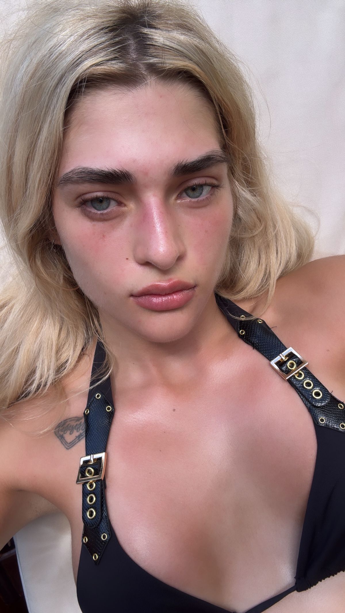 Martita Fort confirma que es la reina del verano con su microbikini de cuero ultra XS. Martita Fort confirma que es la reina del verano con su microbikini de cuero ultra XS.