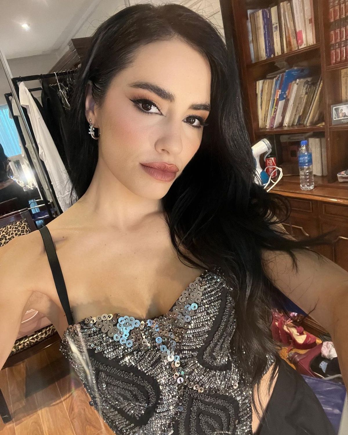 Lali Espósito se suma al ultra silver look y es la reina del shiny. Lali Espósito se suma al ultra silver look y es la reina del shiny.