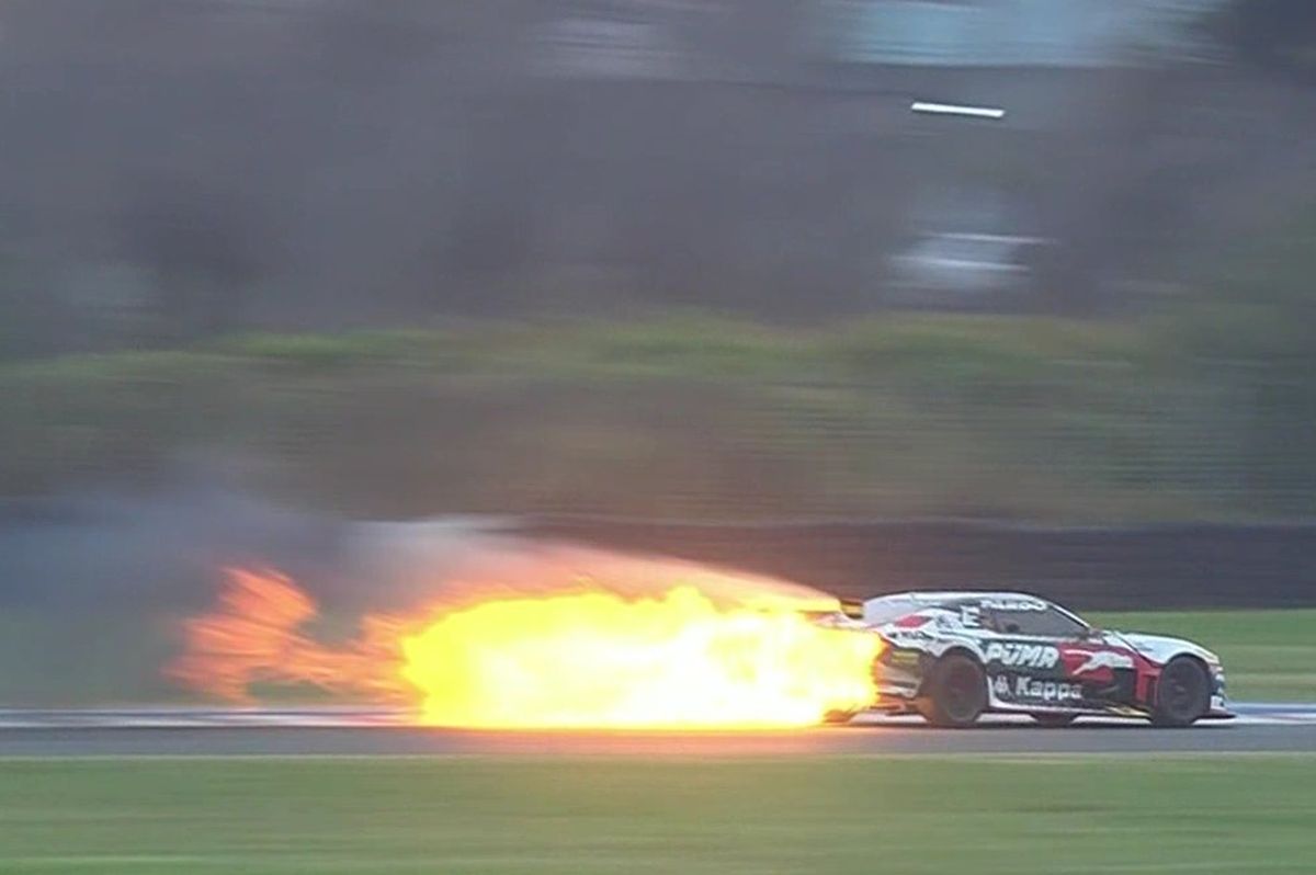 El incendio del auto de Gastón Mazzacane en el Turismo Carretera. El incendio del auto de Gastón Mazzacane en el Turismo Carretera.