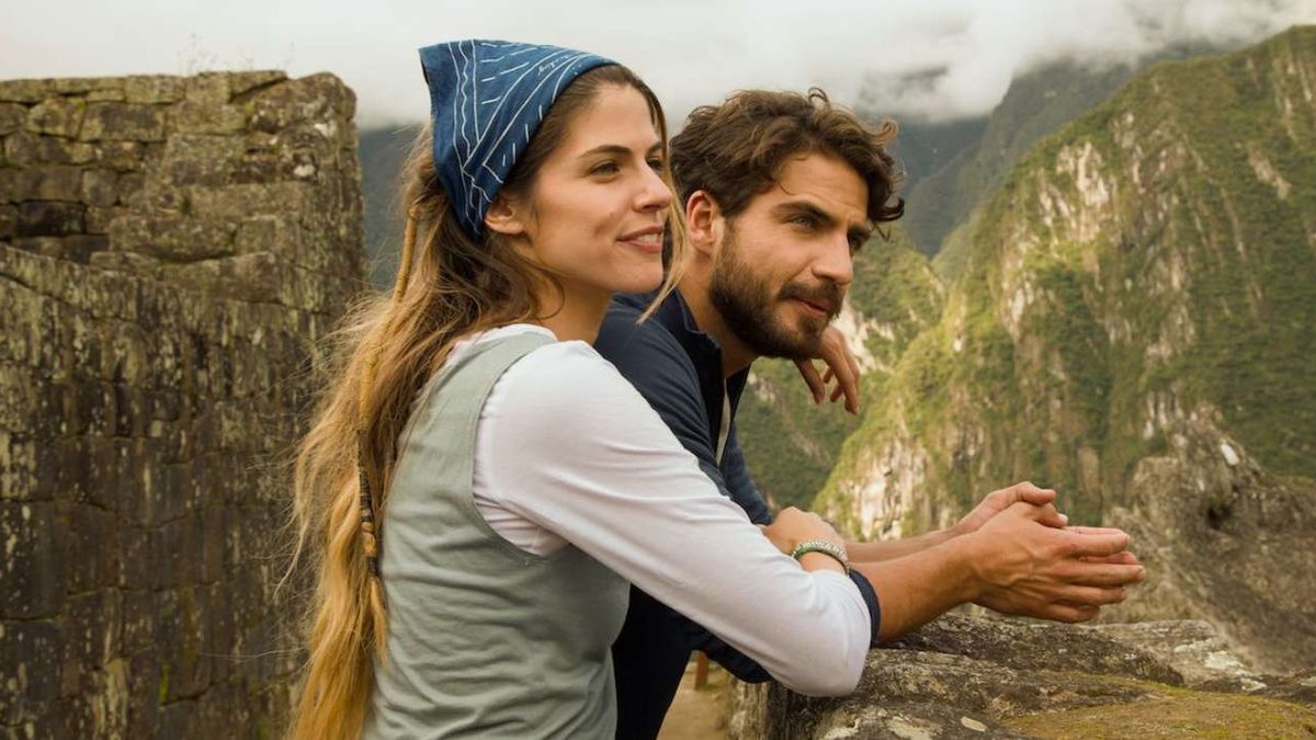 Ariana y Salvador emprenden un viaje romántico en la cinta por los Andes peruanos.
