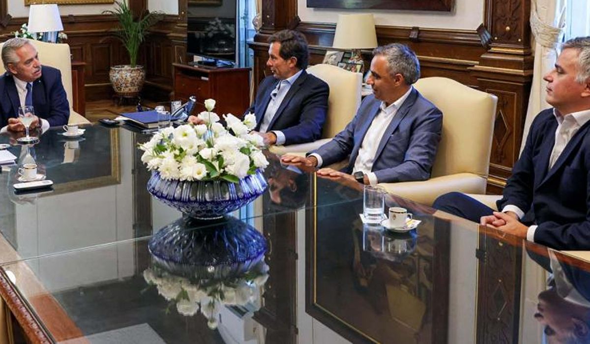 Alberto Fernández recibió a los CEO de tres bodegas mendocinas: Alberto Arizu, Marcos Augusto Jofré y Matías Avico. También estuvo Sergio Massa.