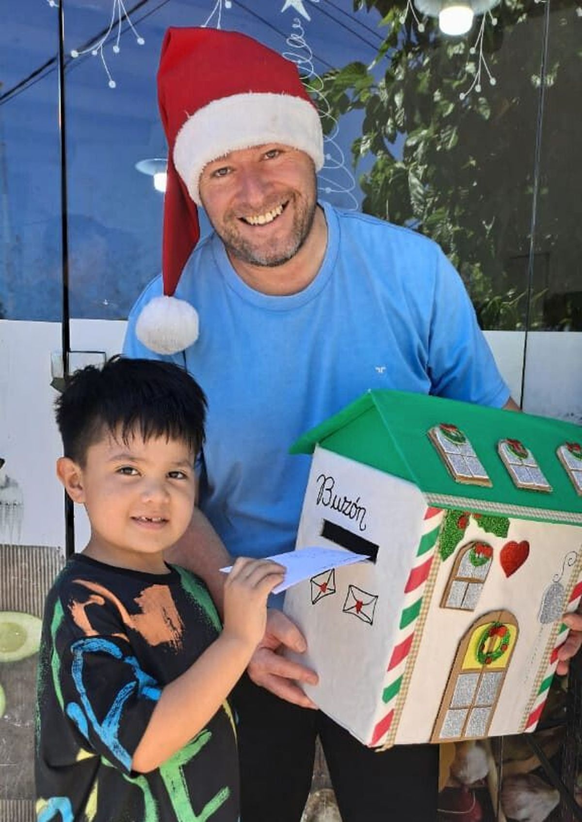 El buzón destinado a gente de 0 a 200 años. El buzón destinado a gente de 0 a 200 años.