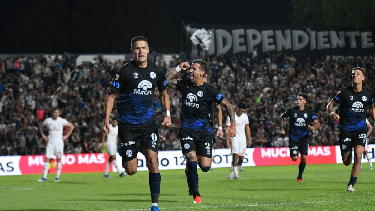 Sin "superclásico" mendocino, Independiente Rivadavia, en su primer participación en Primera jugará el interzonal en Santa Fe contra Unión. Sin "superclásico" mendocino, Independiente Rivadavia, en su primer participación en Primera jugará el interzonal en Santa Fe contra Unión.