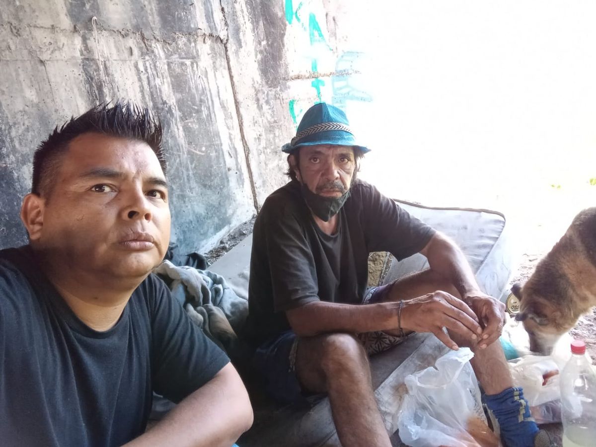 Nelson lleva una década en Contingencia Social escuchando a las personas que sufren y que lo perdieron todo. Nelson lleva una década en Contingencia Social escuchando a las personas que sufren y que lo perdieron todo.