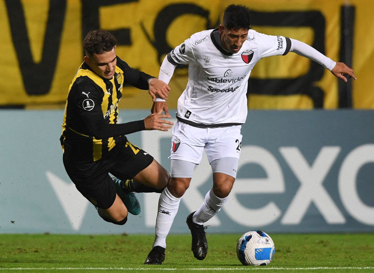 Colón perdió con Peñarol pero se clasificó primero a octavos de la Copa Libertadores