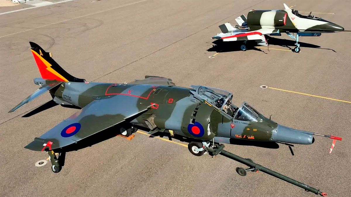 El Hawker Siddeley Harrier GR.3 adquirido por Fred Machado fue construido en 1976. Su matrícula es XZ130. El Hawker Siddeley Harrier GR.3 adquirido por Fred Machado fue construido en 1976. Su matrícula es XZ130.