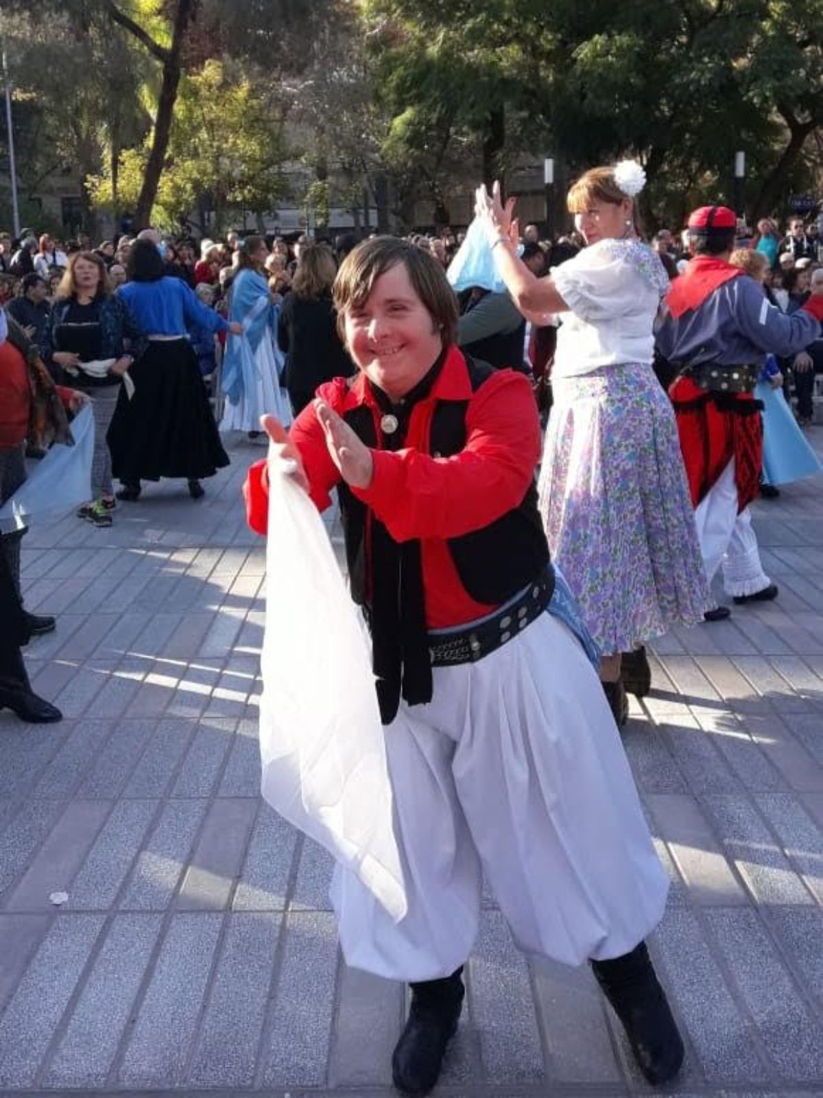 Este bailarín especial, no sólo participa del Acto Central y repeticiones de la Fiesta Nacional de la Vendimia, sino también de las celebraciones departamentales y actos del calendario vendimial.