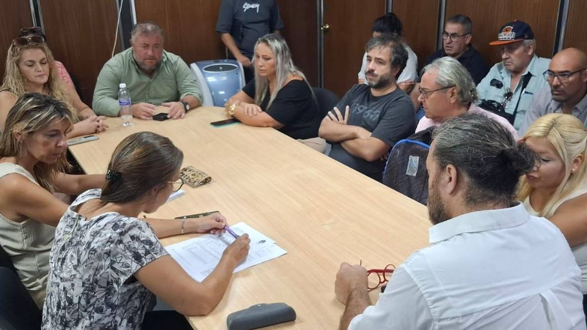 ATE rechazó la oferta del Gobierno en la paritaria de los trabajadores de salud. ATE rechazó la oferta del Gobierno en la paritaria de los trabajadores de salud.