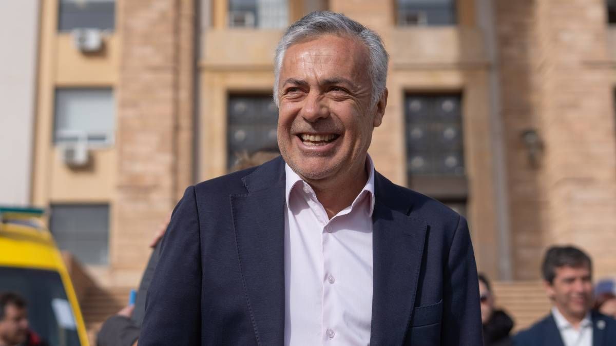El gobernador Alfredo Cornejo avaló mejoras salariales en un decreto publicado este miércoles en el Boletín Oficial.