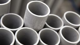DIY reciclaje de tubos de PVC para guardar vinos.