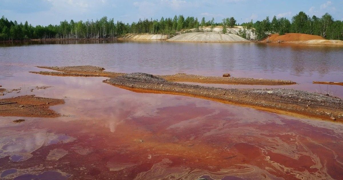 El lago más nocivo del planeta Tierra: tiene depósitos de residuos radiactivos. Imagen de Freepik.
