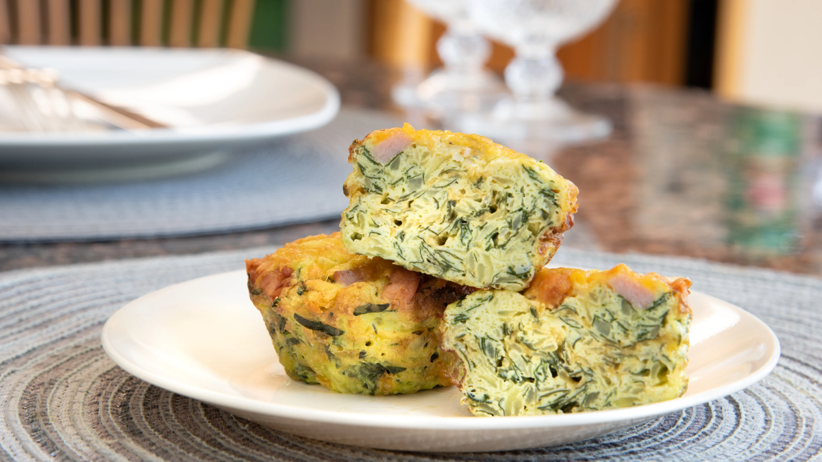 El budín de pollo y acelga es una receta nutritiva para el almuerzo o la cena. Foto: gentileza breslev.