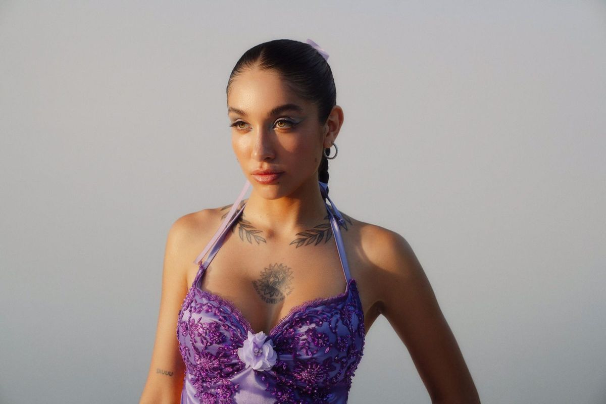 María Becerra se muestra en mini ultra XXS al ras y paraliza Sevilla