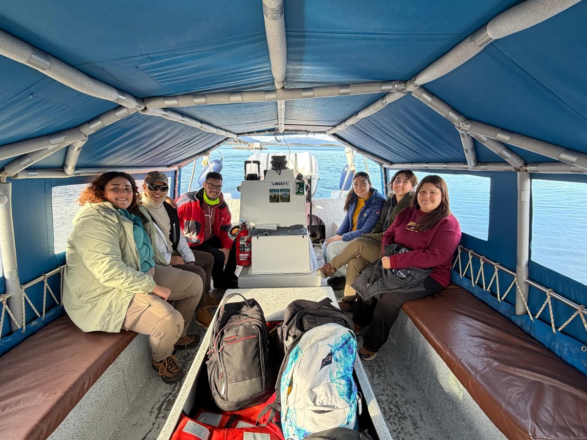 Profesores y alumnos de la Universidad de Congreso viajaron a Tierra del Fuego para registrar la vigilia del 2 de abril. Profesores y alumnos de la Universidad de Congreso viajaron a Tierra del Fuego para registrar la vigilia del 2 de abril.